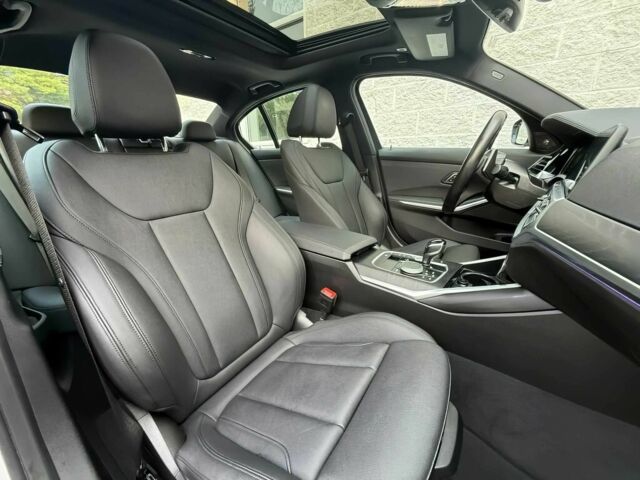 БМВ 3 Серия 2021 в Кривом Роге на Automoto.ua Белый БМВ 3 Серия, объемом двигателя 3 л и пробегом 28 тыс. км за 15400 $, фото 8 на Automoto.ua