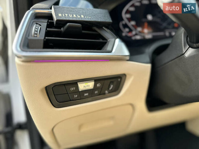 БМВ 3 Серия 2021 в Львове на Automoto.ua Белый БМВ 3 Серия, объемом двигателя 2 л и пробегом 49 тыс. км за 32000 $, фото 10 на Automoto.ua