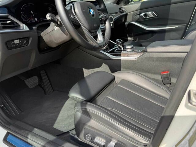 Белый БМВ 3 Серия, объемом двигателя 2 л и пробегом 73 тыс. км за 23000 $, фото 11 на Automoto.ua