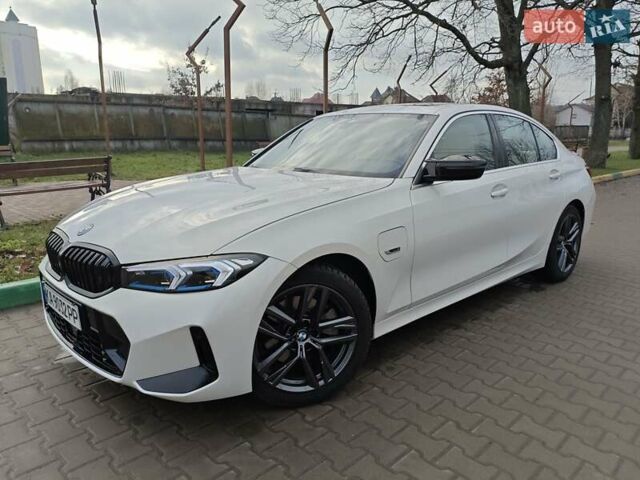 Белый БМВ 3 Серия, объемом двигателя 2 л и пробегом 95 тыс. км за 32500 $, фото 1 на Automoto.ua