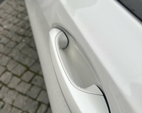 Белый БМВ 3 Серия, объемом двигателя 2 л и пробегом 19 тыс. км за 45500 $, фото 33 на Automoto.ua