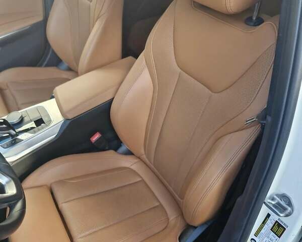 БМВ 3 Серия 2022 в Львове на Automoto.ua Белый БМВ 3 Серия, объемом двигателя 2 л и пробегом 80 тыс. км за 45621 $, фото 6 на Automoto.ua