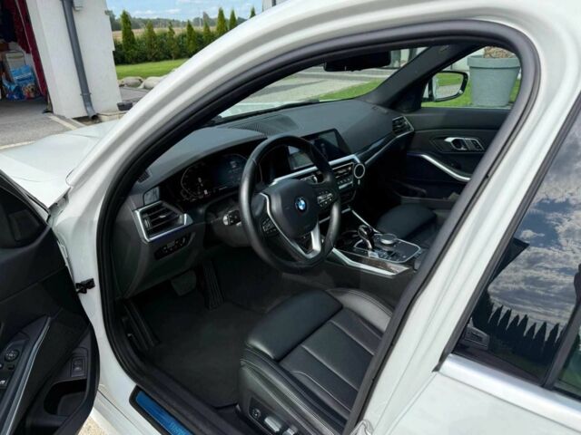 Белый БМВ 3 Серия, объемом двигателя 2 л и пробегом 73 тыс. км за 23000 $, фото 13 на Automoto.ua