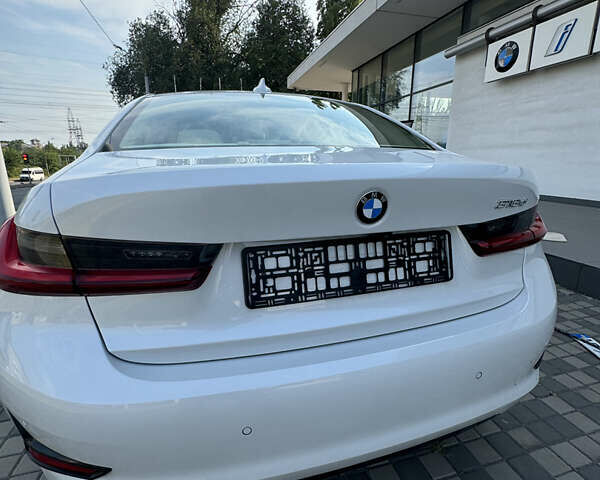 Белый БМВ 3 Серия, объемом двигателя 2 л и пробегом 7 тыс. км за 38400 $, фото 14 на Automoto.ua