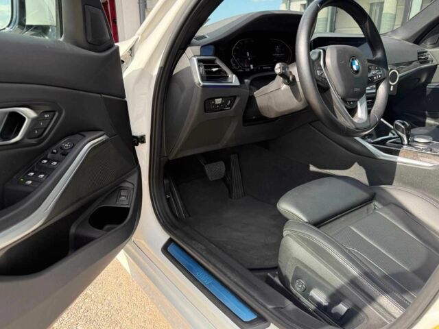 Белый БМВ 3 Серия, объемом двигателя 2 л и пробегом 73 тыс. км за 23000 $, фото 12 на Automoto.ua