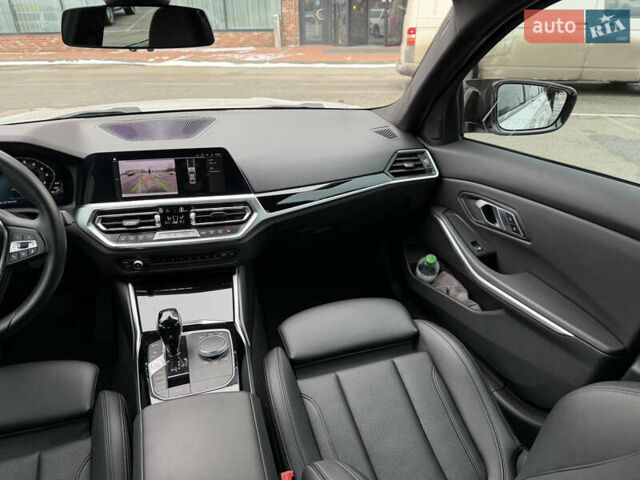 Білий БМВ 3 Серія, об'ємом двигуна 2 л та пробігом 122 тис. км за 29900 $, фото 19 на Automoto.ua