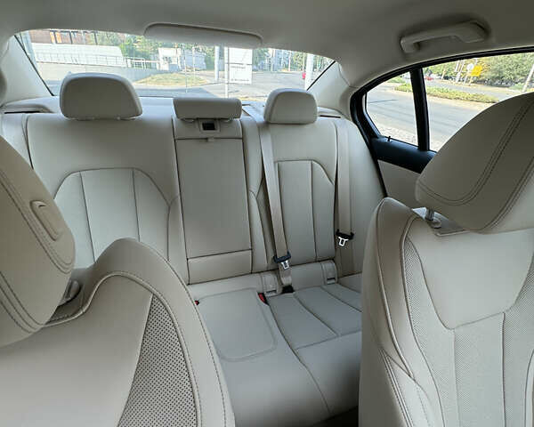 Белый БМВ 3 Серия, объемом двигателя 2 л и пробегом 7 тыс. км за 38400 $, фото 20 на Automoto.ua