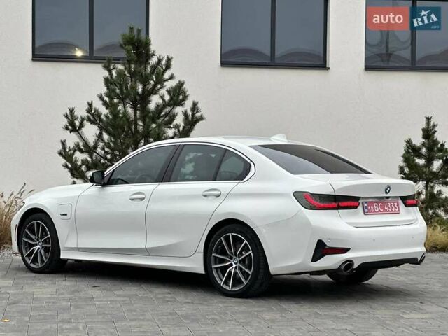 Белый БМВ 3 Серия, объемом двигателя 2 л и пробегом 177 тыс. км за 32400 $, фото 7 на Automoto.ua