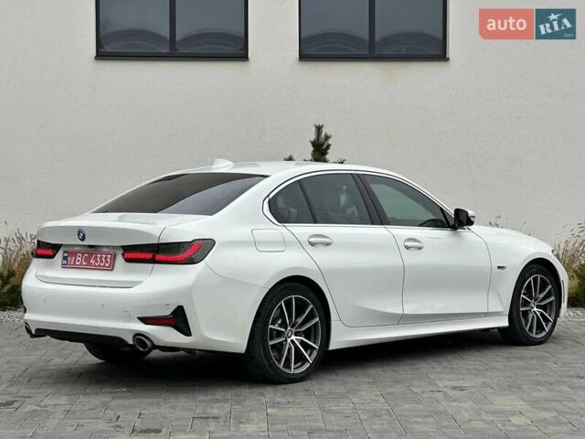 Белый БМВ 3 Серия, объемом двигателя 2 л и пробегом 177 тыс. км за 32400 $, фото 4 на Automoto.ua