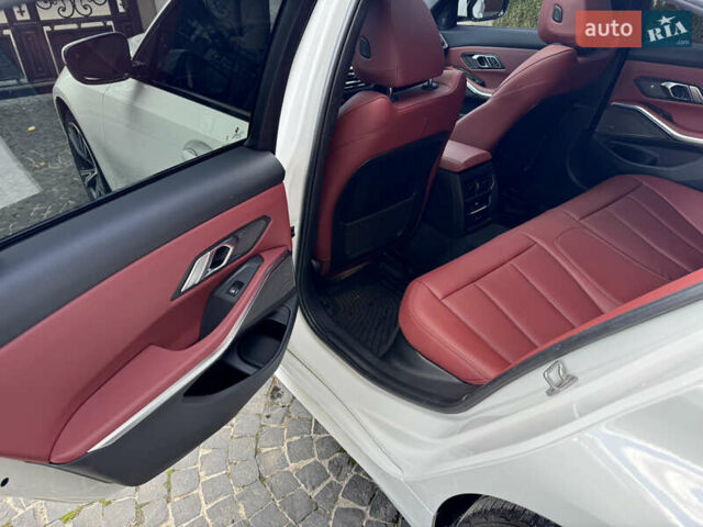 Білий БМВ 3 Серія, об'ємом двигуна 2 л та пробігом 16 тис. км за 51500 $, фото 45 на Automoto.ua