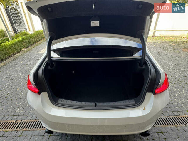 Білий БМВ 3 Серія, об'ємом двигуна 2 л та пробігом 16 тис. км за 51500 $, фото 51 на Automoto.ua