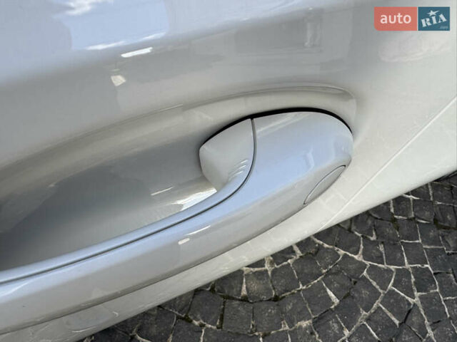 Білий БМВ 3 Серія, об'ємом двигуна 2 л та пробігом 16 тис. км за 51500 $, фото 26 на Automoto.ua