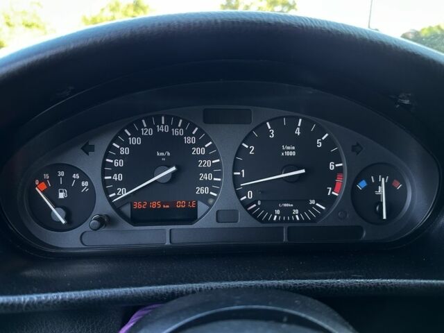 Белый БМВ 3 Серия, объемом двигателя 2.8 л и пробегом 326 тыс. км за 4350 $, фото 10 на Automoto.ua