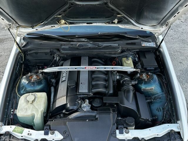 Белый БМВ 3 Серия, объемом двигателя 2.8 л и пробегом 326 тыс. км за 4350 $, фото 5 на Automoto.ua