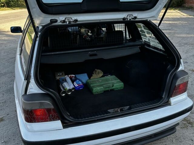 Белый БМВ 3 Серия, объемом двигателя 2.8 л и пробегом 326 тыс. км за 4350 $, фото 4 на Automoto.ua