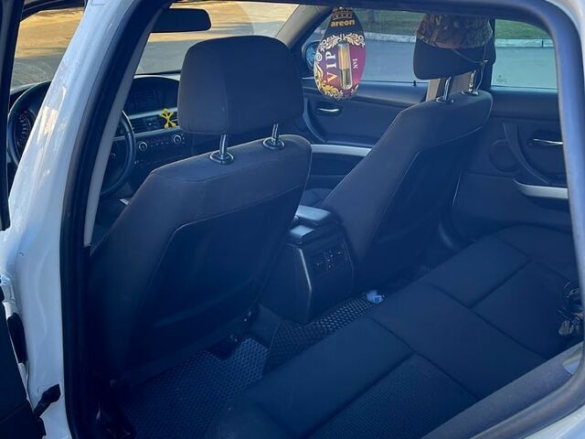 Білий БМВ 3 Серія, об'ємом двигуна 2 л та пробігом 400 тис. км за 8400 $, фото 6 на Automoto.ua