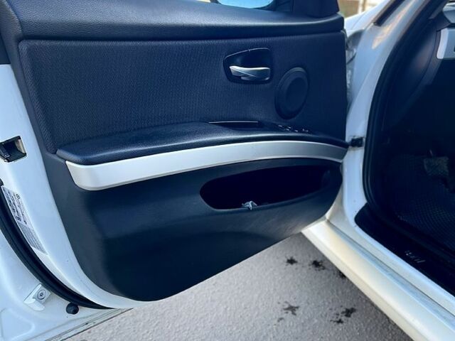 Білий БМВ 3 Серія, об'ємом двигуна 2 л та пробігом 400 тис. км за 8400 $, фото 5 на Automoto.ua