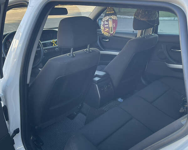 Білий БМВ 3 Серія, об'ємом двигуна 2 л та пробігом 437 тис. км за 8400 $, фото 5 на Automoto.ua