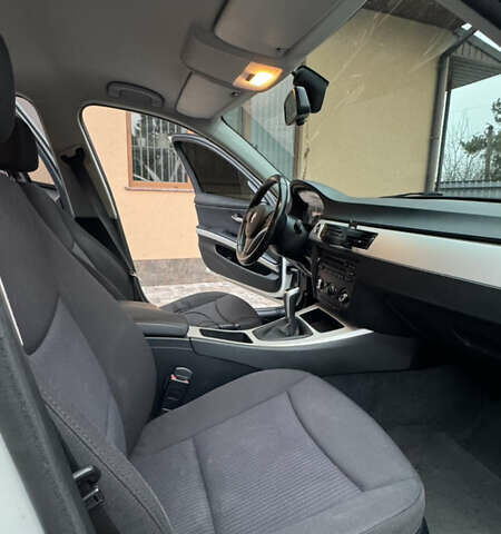 Білий БМВ 3 Серія, об'ємом двигуна 2 л та пробігом 213 тис. км за 8900 $, фото 13 на Automoto.ua