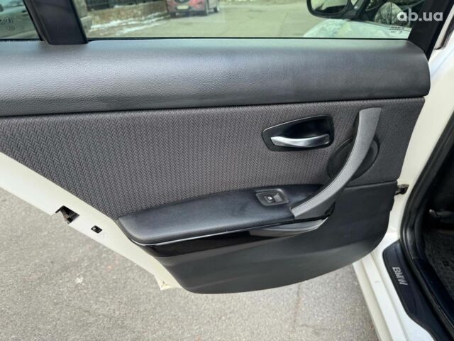 Белый БМВ 3 Серия, объемом двигателя 2 л и пробегом 340 тыс. км за 9290 $, фото 12 на Automoto.ua