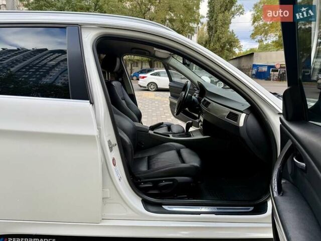 БМВ 3 Серия 2010 в Одессе на Automoto.ua Белый БМВ 3 Серия, объемом двигателя 2 л и пробегом 340 тыс. км за 8400 $, фото 52 на Automoto.ua