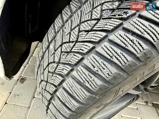 БМВ 3 Серия 2010 в Одессе на Automoto.ua Белый БМВ 3 Серия, объемом двигателя 2 л и пробегом 340 тыс. км за 8400 $, фото 33 на Automoto.ua