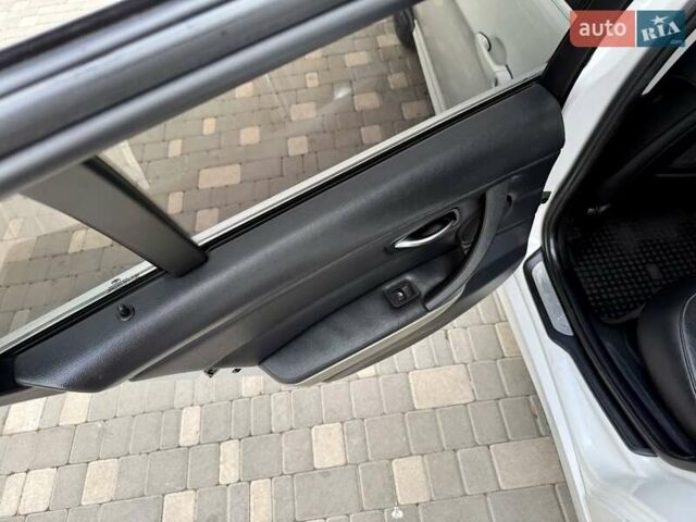 БМВ 3 Серия 2010 в Одессе на Automoto.ua Белый БМВ 3 Серия, объемом двигателя 2 л и пробегом 340 тыс. км за 8400 $, фото 59 на Automoto.ua