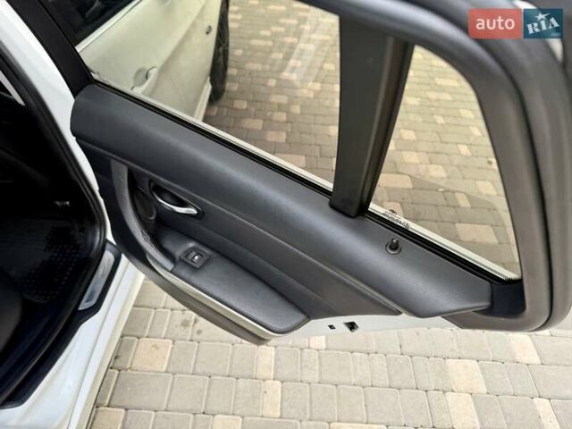 Білий БМВ 3 Серія, об'ємом двигуна 2 л та пробігом 340 тис. км за 8400 $, фото 70 на Automoto.ua