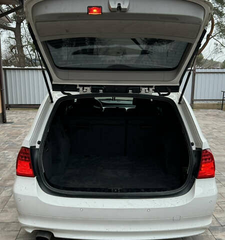 Білий БМВ 3 Серія, об'ємом двигуна 2 л та пробігом 213 тис. км за 8900 $, фото 10 на Automoto.ua