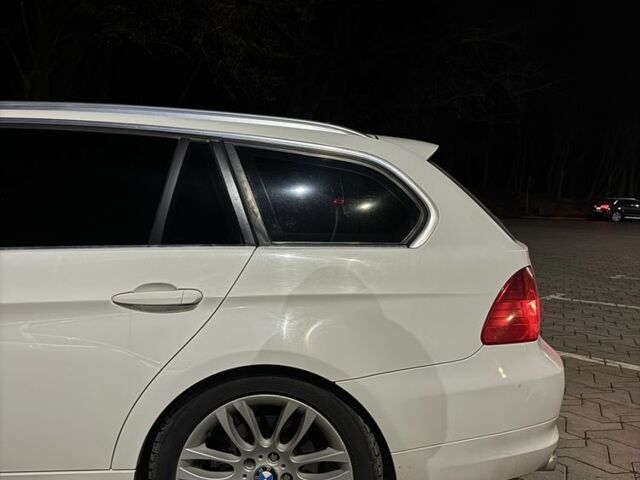 Белый БМВ 3 Серия, объемом двигателя 2 л и пробегом 267 тыс. км за 8200 $, фото 2 на Automoto.ua