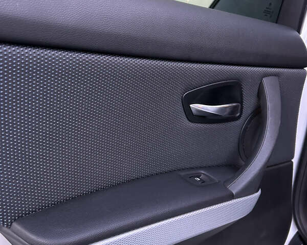 Белый БМВ 3 Серия, объемом двигателя 2 л и пробегом 226 тыс. км за 12500 $, фото 26 на Automoto.ua