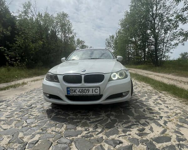 Белый БМВ 3 Серия, объемом двигателя 2 л и пробегом 240 тыс. км за 9350 $, фото 1 на Automoto.ua