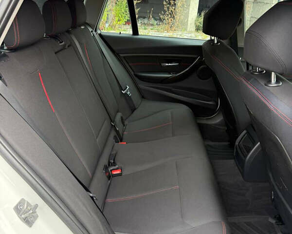 Белый БМВ 3 Серия, объемом двигателя 2 л и пробегом 325 тыс. км за 11300 $, фото 19 на Automoto.ua