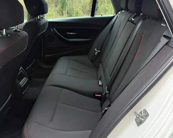 Белый БМВ 3 Серия, объемом двигателя 2 л и пробегом 325 тыс. км за 11300 $, фото 10 на Automoto.ua