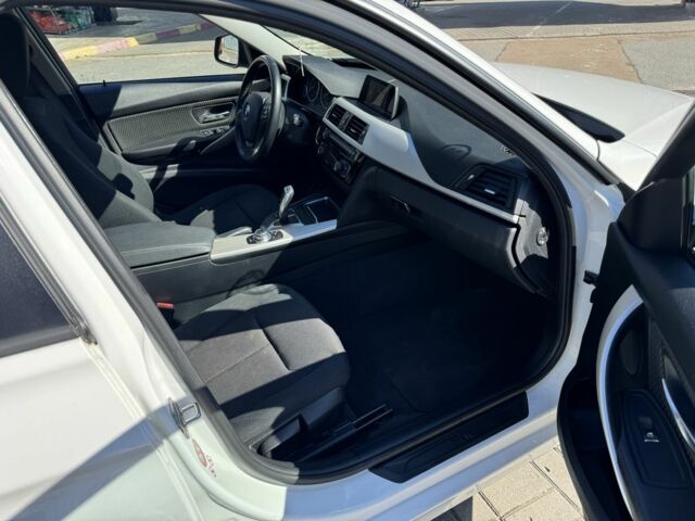 Белый БМВ 3 Серия, объемом двигателя 2 л и пробегом 296 тыс. км за 13700 $, фото 7 на Automoto.ua