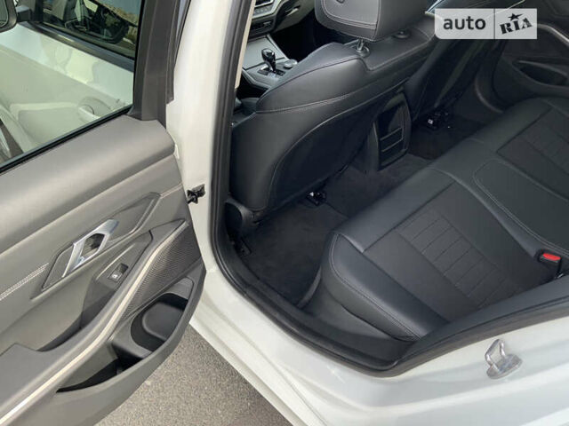 Білий БМВ 3 Серія, об'ємом двигуна 2 л та пробігом 140 тис. км за 25750 $, фото 12 на Automoto.ua