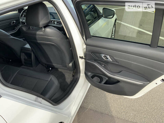 Білий БМВ 3 Серія, об'ємом двигуна 2 л та пробігом 140 тис. км за 25750 $, фото 9 на Automoto.ua