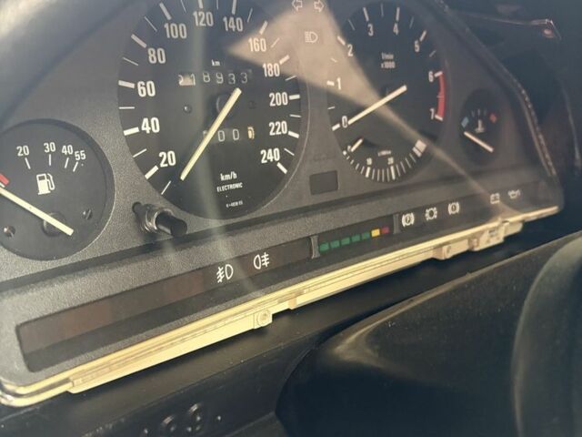 Бежевый БМВ 3 Серия, объемом двигателя 1.8 л и пробегом 219 тыс. км за 1500 $, фото 5 на Automoto.ua