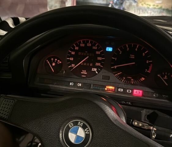 Бежевый БМВ 3 Серия, объемом двигателя 1.8 л и пробегом 500 тыс. км за 2100 $, фото 11 на Automoto.ua