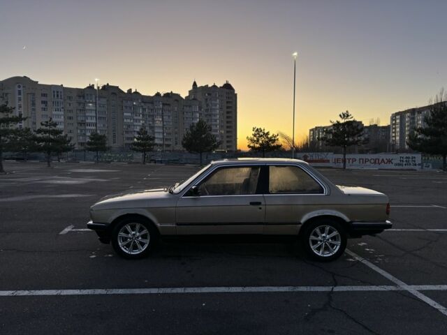 Бежевый БМВ 3 Серия, объемом двигателя 1.8 л и пробегом 500 тыс. км за 2100 $, фото 3 на Automoto.ua