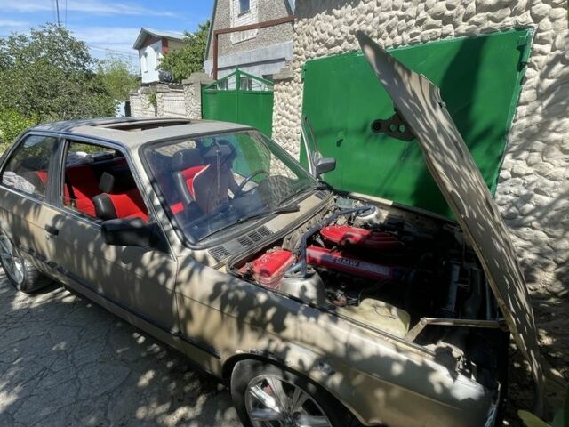 Бежевый БМВ 3 Серия, объемом двигателя 1.8 л и пробегом 500 тыс. км за 2100 $, фото 13 на Automoto.ua