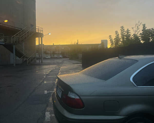 Бежевый БМВ 3 Серия, объемом двигателя 2 л и пробегом 312 тыс. км за 5600 $, фото 4 на Automoto.ua