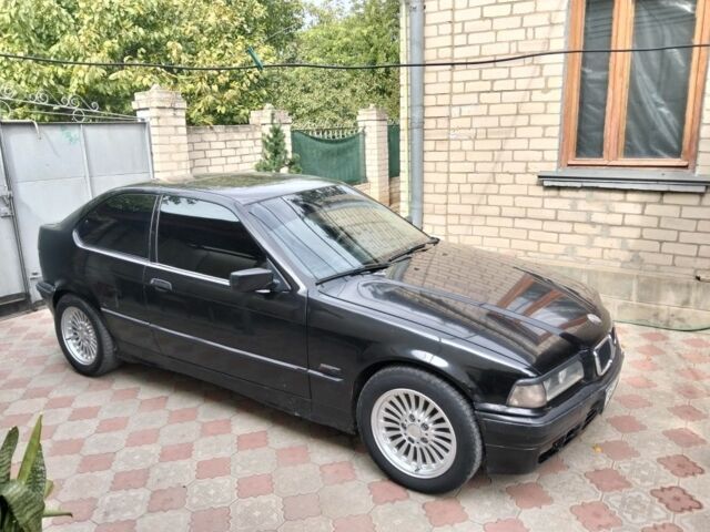 Черный БМВ 3 Серия, объемом двигателя 1.6 л и пробегом 300 тыс. км за 1900 $, фото 1 на Automoto.ua