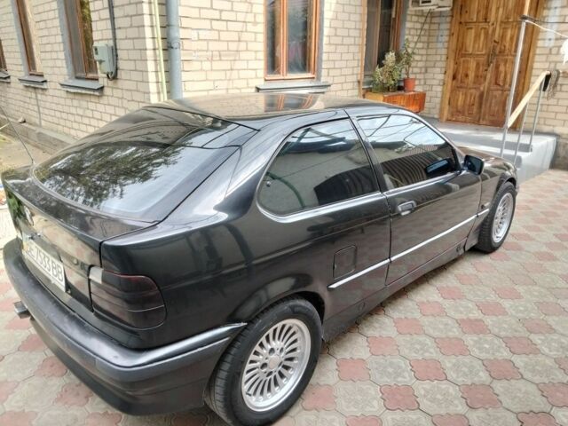 Черный БМВ 3 Серия, объемом двигателя 1.6 л и пробегом 300 тыс. км за 1900 $, фото 4 на Automoto.ua