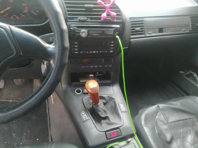 Чорний БМВ 3 Серія, об'ємом двигуна 2 л та пробігом 400 тис. км за 2500 $, фото 1 на Automoto.ua