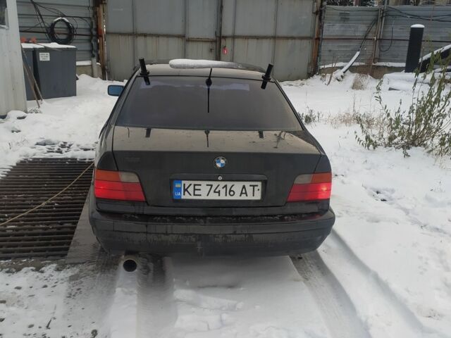 Чорний БМВ 3 Серія, об'ємом двигуна 2 л та пробігом 400 тис. км за 2500 $, фото 5 на Automoto.ua