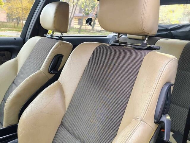 Чорний БМВ 3 Серія, об'ємом двигуна 1.8 л та пробігом 280 тис. км за 3700 $, фото 5 на Automoto.ua