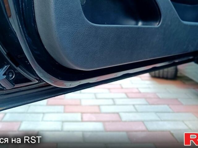 Чорний БМВ 3 Серія, об'ємом двигуна 2 л та пробігом 379 тис. км за 4100 $, фото 5 на Automoto.ua