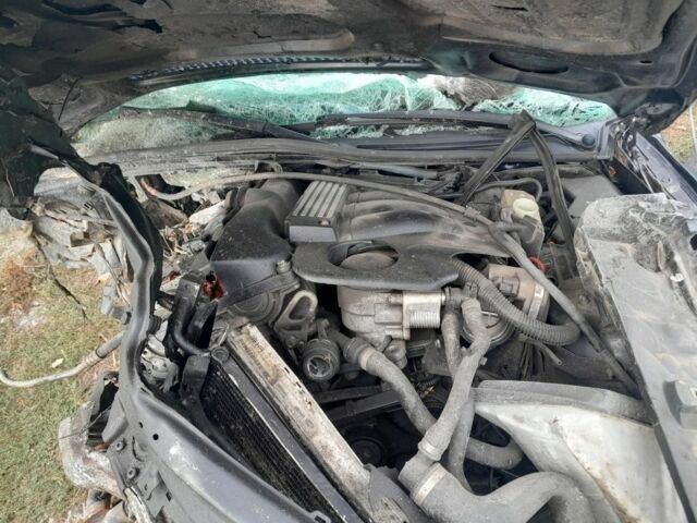 Черный БМВ 3 Серия, объемом двигателя 1.8 л и пробегом 277 тыс. км за 1200 $, фото 4 на Automoto.ua