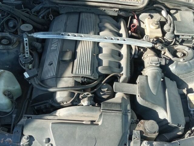 Черный БМВ 3 Серия, объемом двигателя 3 л и пробегом 100 тыс. км за 3574 $, фото 5 на Automoto.ua